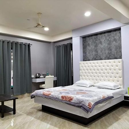 Radiant Club & Resort อิมฟัล ภายนอก รูปภาพ
